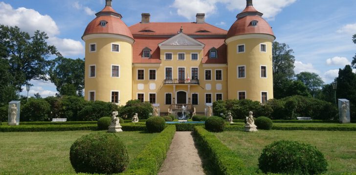 Schloss-Milkel-Frank-Peschel-728x357.jpg