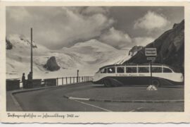 Aufnahme: Postkarte Sammlung/ Archiv Christoph Pohl „Ein Zittauer Bus am Nordpol? Nein, nicht ganz: Historische Postkarte von 1935. Sie zeigt einen Bus des Sachsen-Express-Zittau mit Johannisberg am Großglockner in Österreich. Die futuristischen Streamliner- Omnibusse von Mercedes Benz wurden Mitte der 1930er Jahre gebaut.“